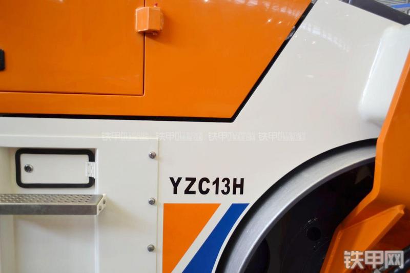 中联重科YZC13H压路机局部