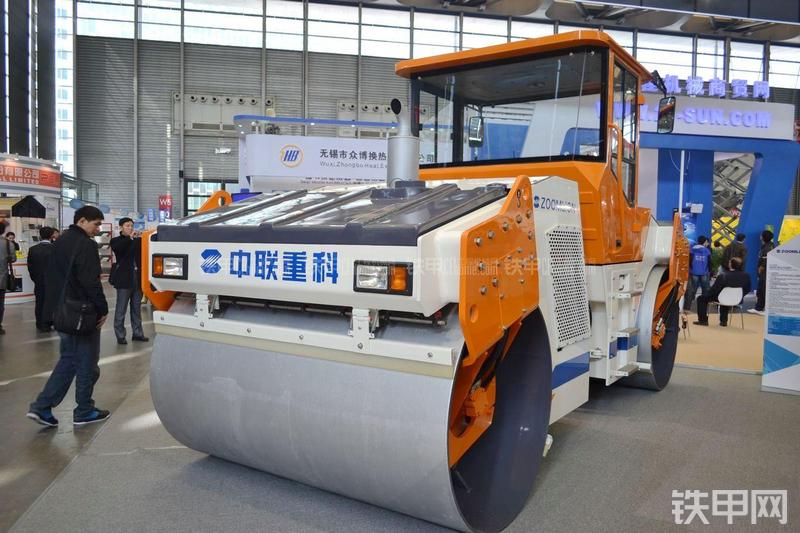 中联重科YZC13H压路机整机外观
