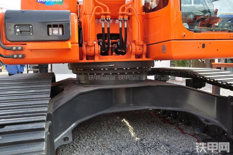 迪万伦DX230LC挖掘机局部