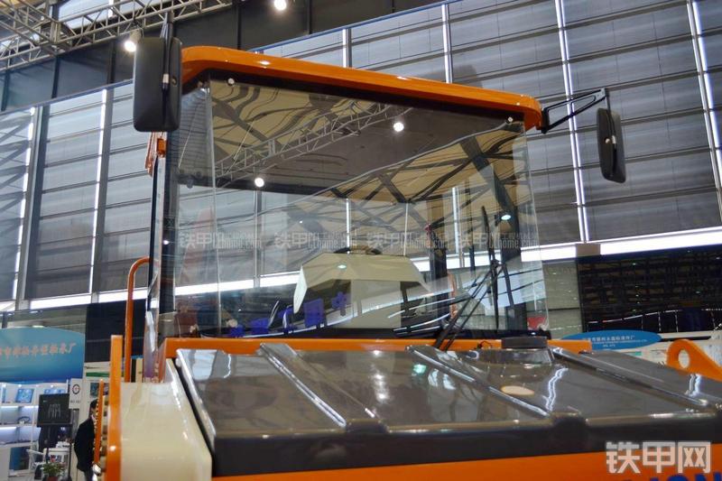 中联重科YZC13H压路机局部