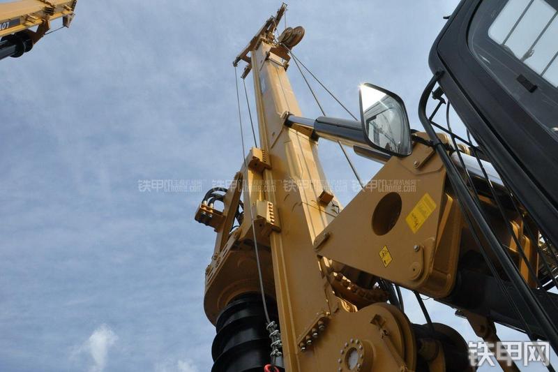 雷沃重工FR640C旋挖钻局部