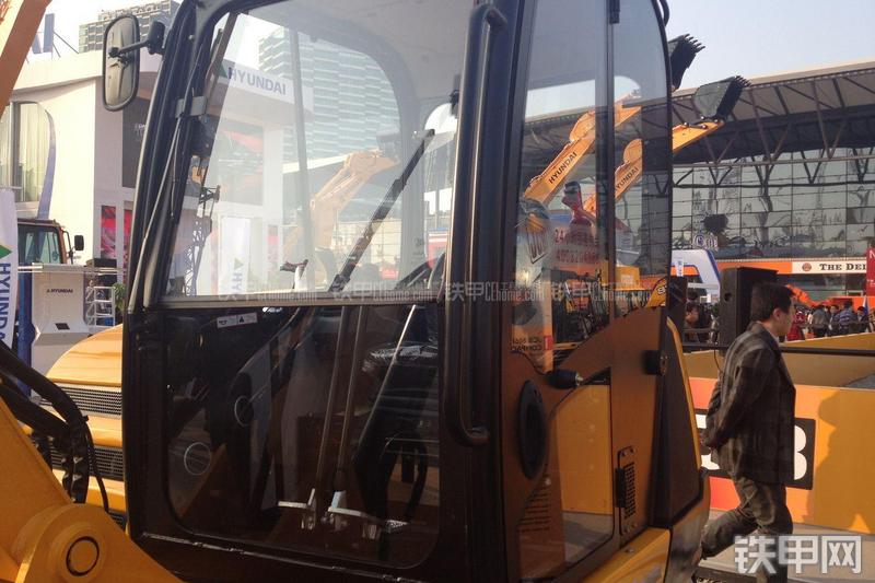 杰西博8061挖掘机局部