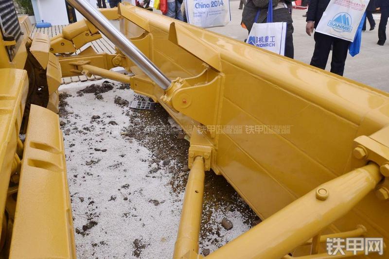 宣工TS160-3推土机局部