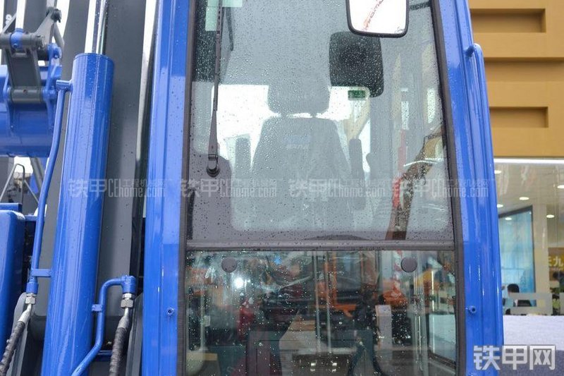 恒天九五JV85挖掘机局部