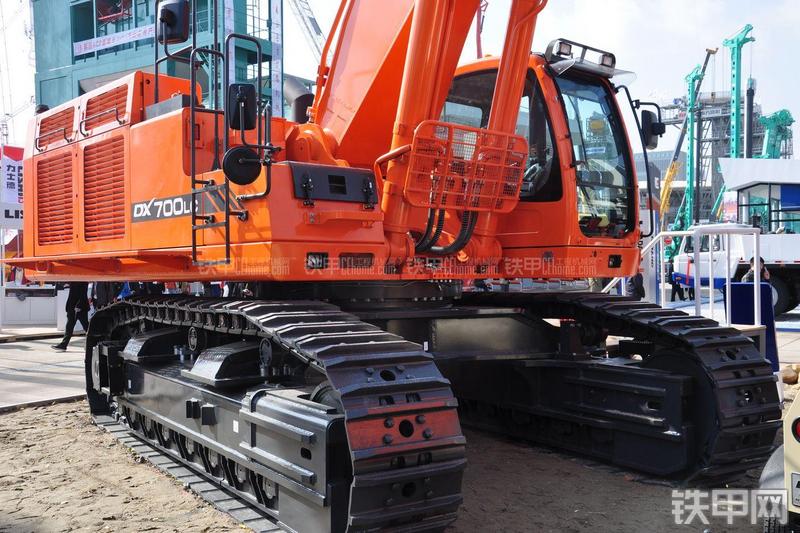 迪万伦DX700LC挖掘机局部