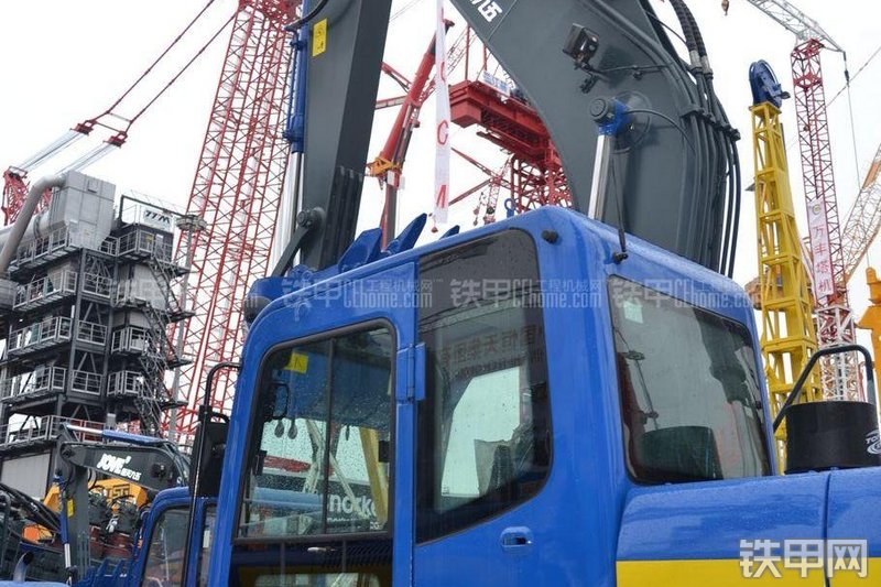 恒天九五JV150康明斯挖掘机局部