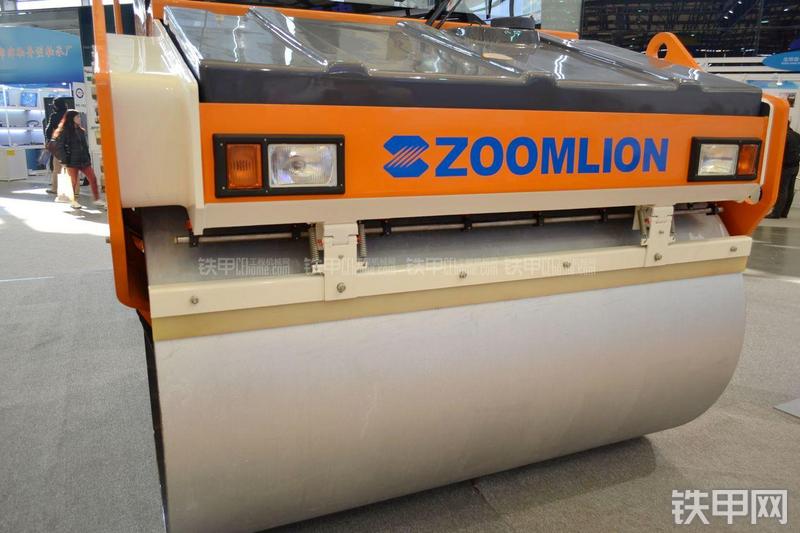 中联重科YZC13H压路机局部