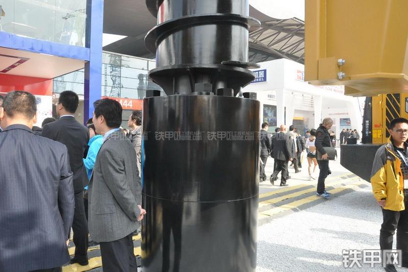 雷沃重工FR640C旋挖钻局部