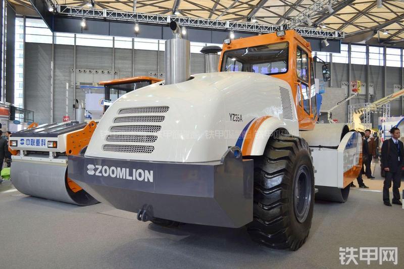 中联重科YZ35A压路机整机外观