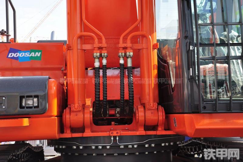 迪万伦DX380LC挖掘机局部