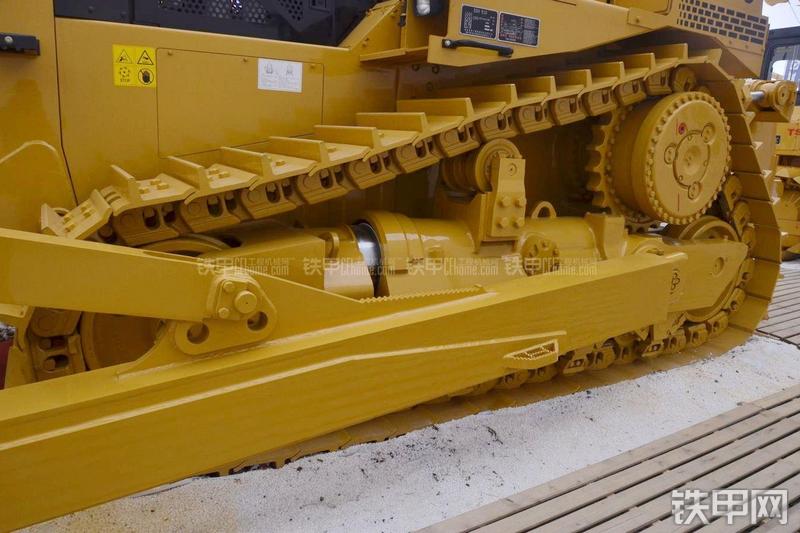 宣工SD9高驱动推土机局部