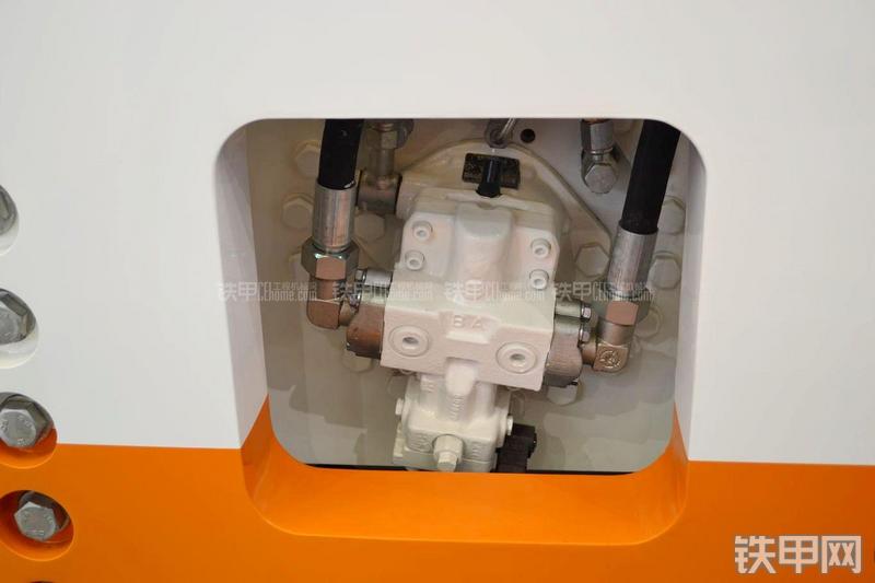 中联重科YZ35A压路机局部