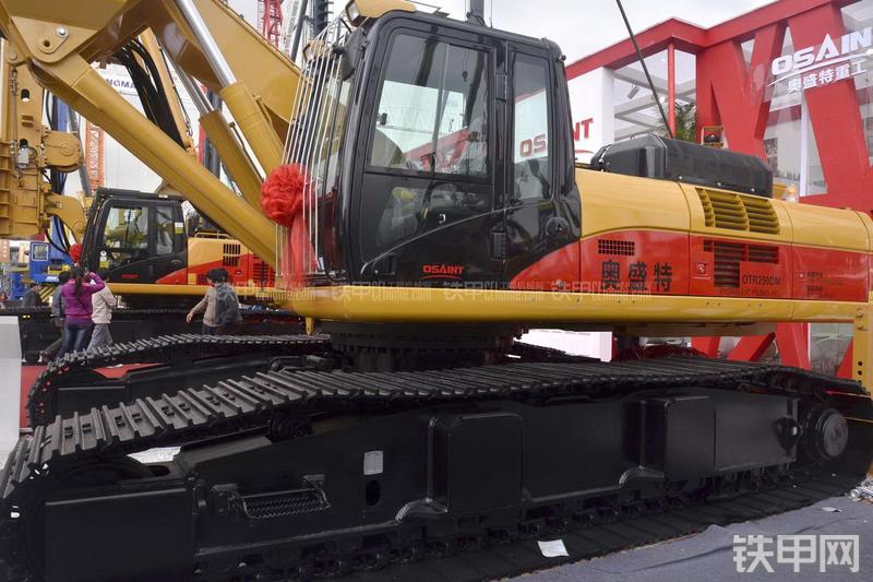 奥盛特OTR250DM旋挖钻局部