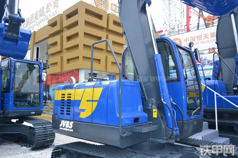 恒天九五JV85挖掘机局部