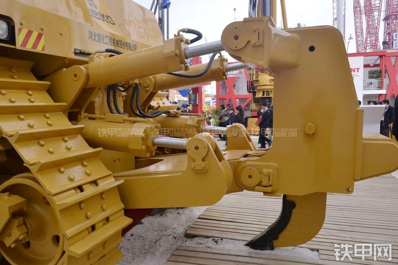 宣工SD9高驱动推土机局部