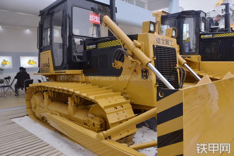 宣工SD6G推土机整机外观