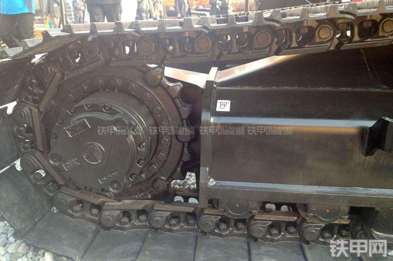 杰西博JS240LC挖掘机局部