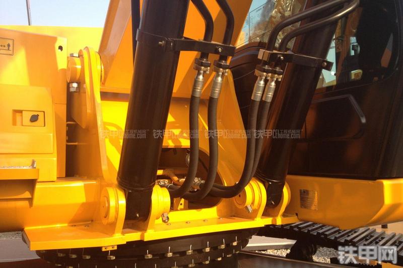 杰西博JS290LC挖掘机局部