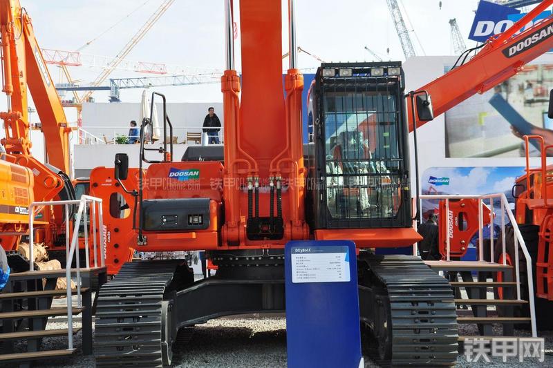 迪万伦DX380LC挖掘机局部