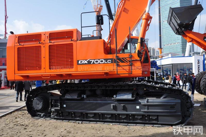 迪万伦DX700LC挖掘机局部