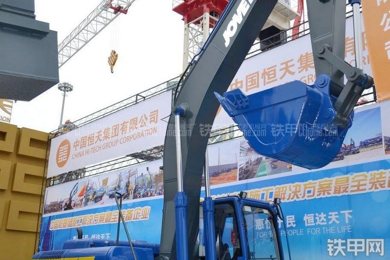 恒天九五JV235LC菲亚特挖掘机整机外观