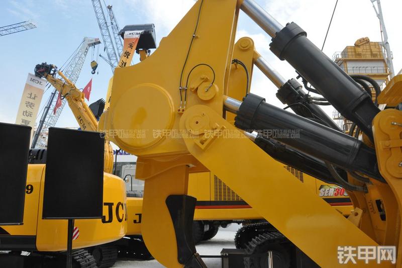 山推SD90-5推土机局部