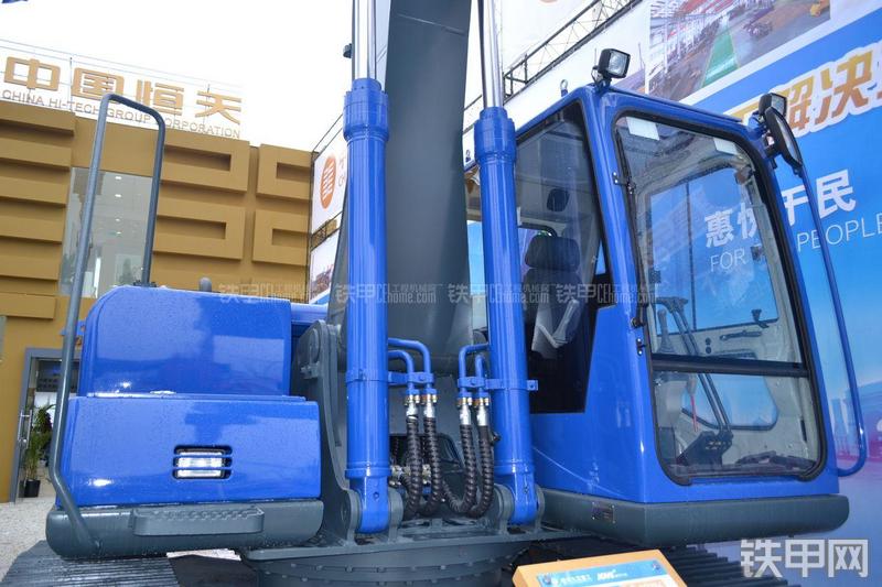 恒天九五JV235LC菲亚特挖掘机局部