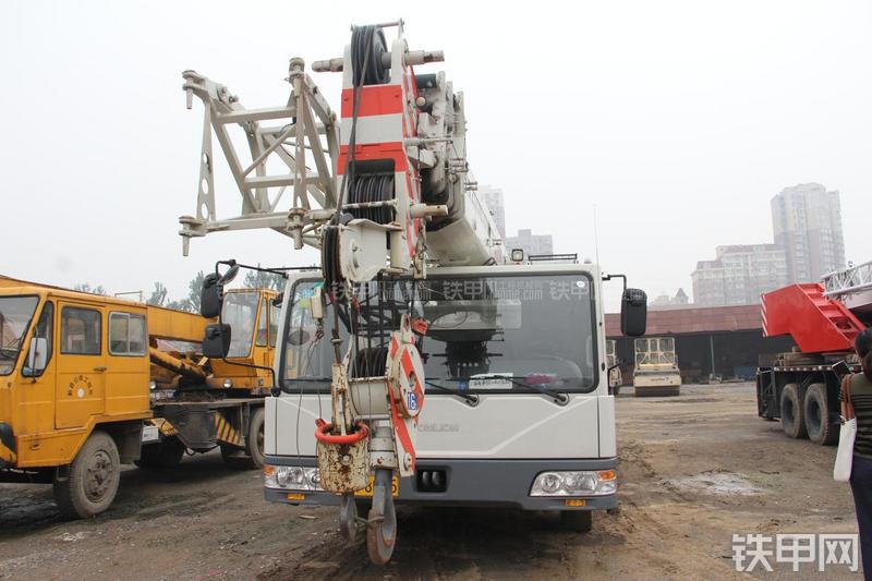 中联重科QY16H431起重机整机外观