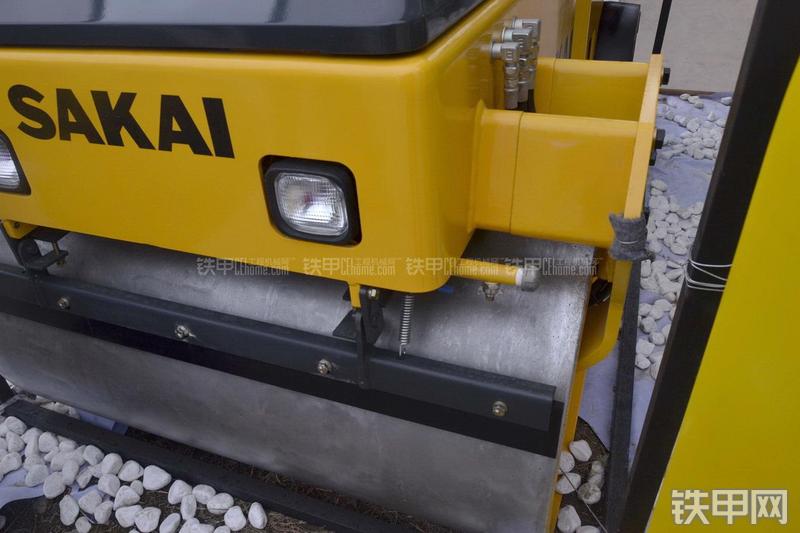 酒井TW330-I压路机局部