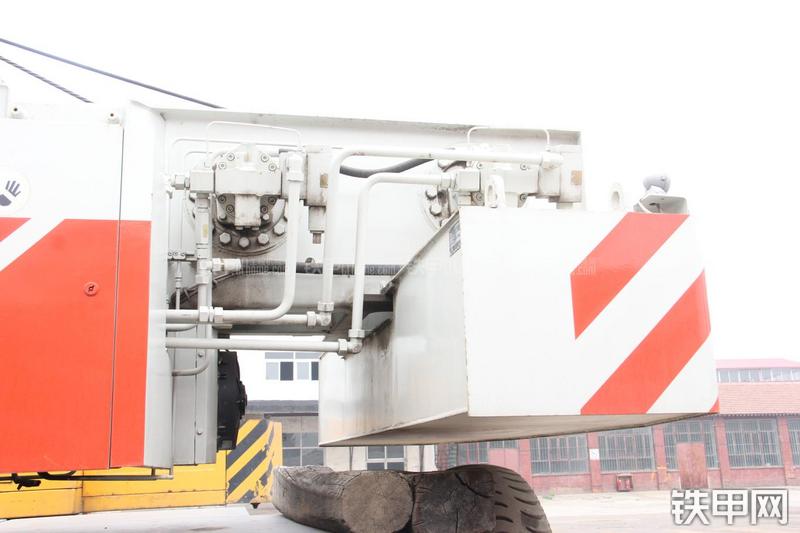 中联重科QY16H431起重机局部