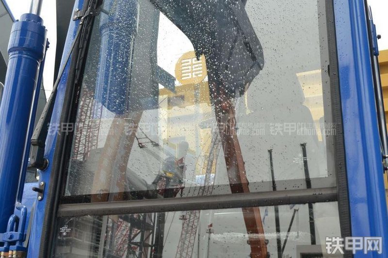 恒天九五JV235LC菲亚特挖掘机局部