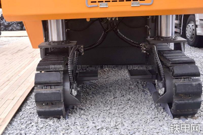 华通动力HM2100A铣刨机局部