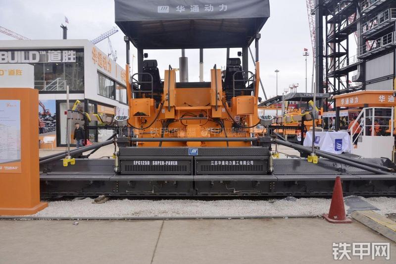 华通动力EPC125D沥青摊铺机整机外观