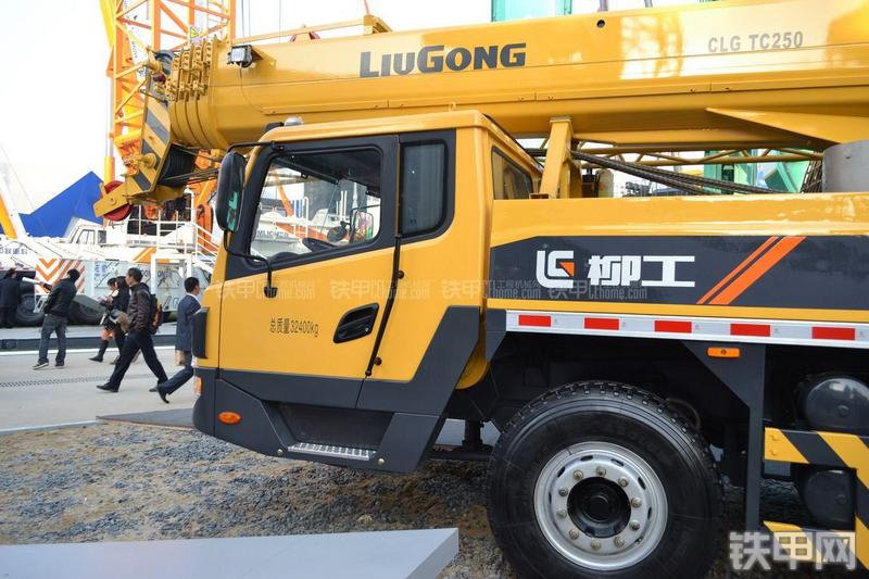 柳工TC250起重机局部