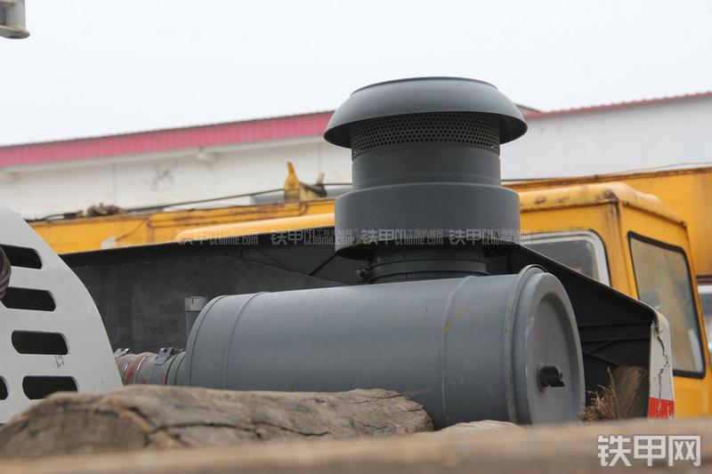 中联重科QY16H431起重机局部