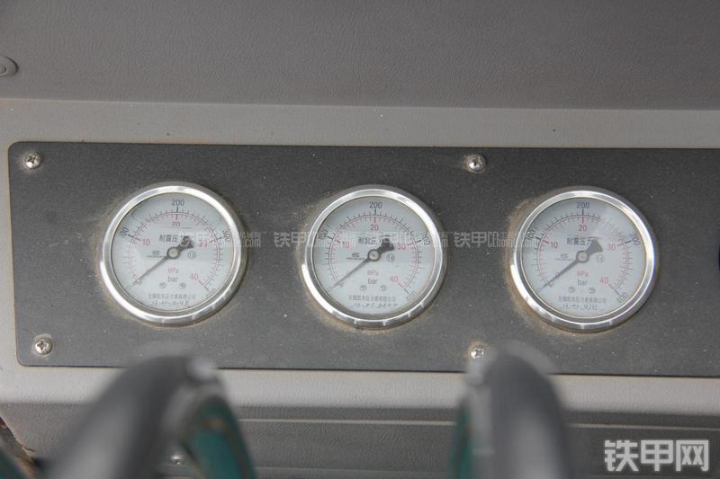 中联重科QY16H431起重机局部