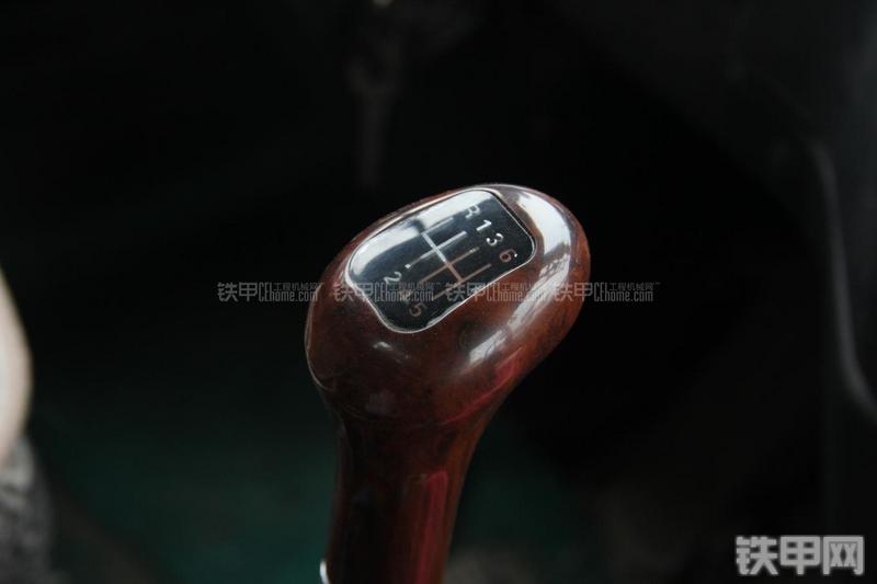 中联重科QY16H431起重机局部