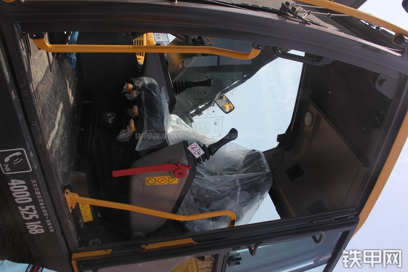 沃尔沃EC220D挖掘机局部