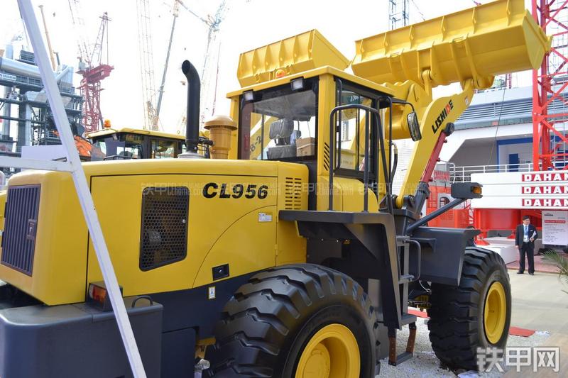 力士德CL956装载机整机外观