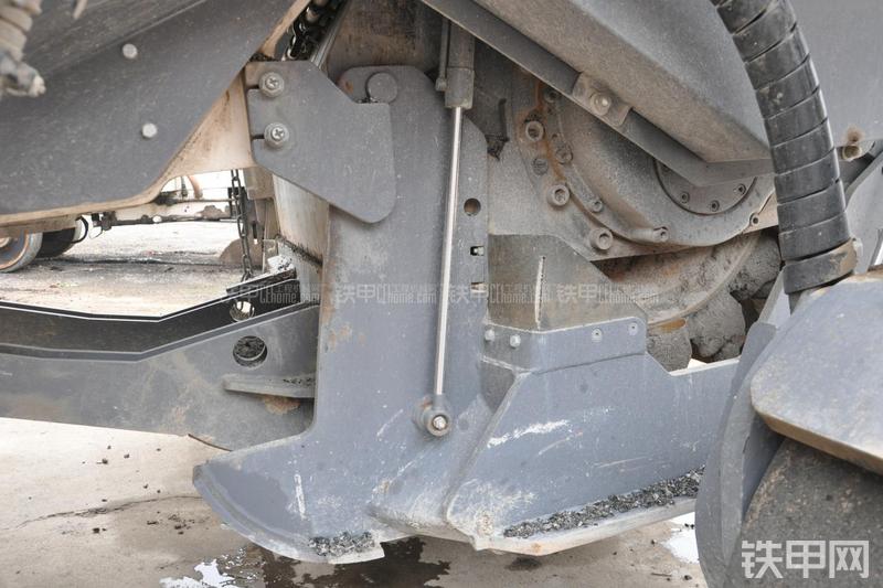 维特根W100铣刨机局部