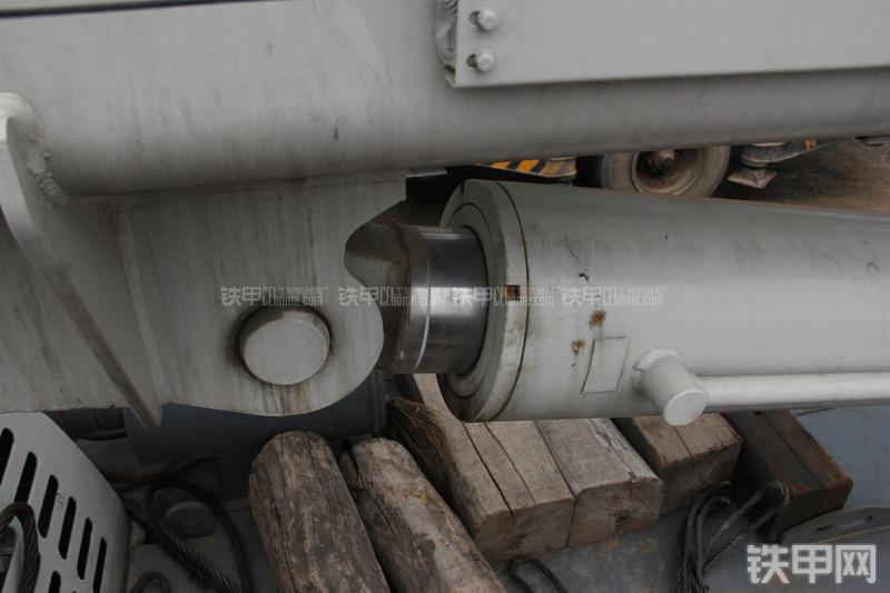 中联重科QY16H431起重机局部