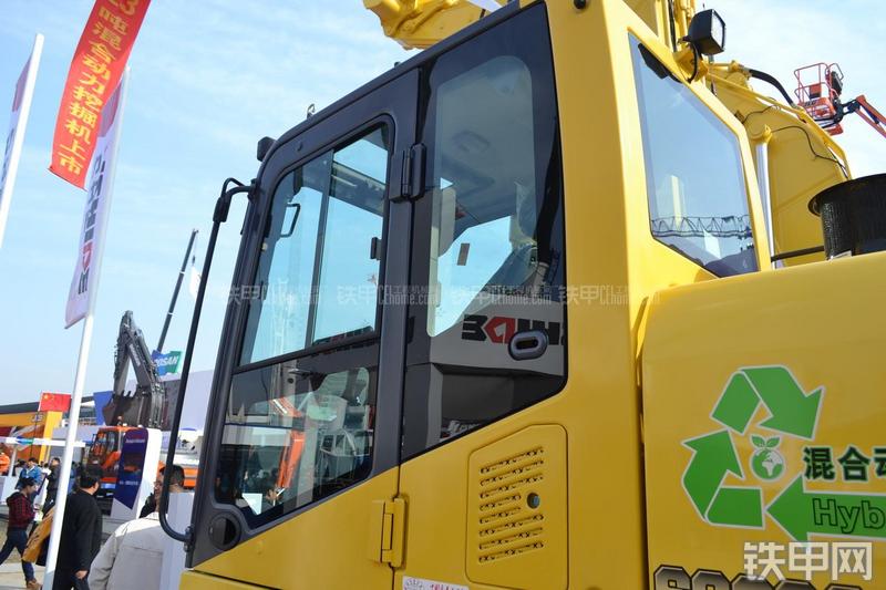 力士德SC230.8H混合动力挖掘机局部