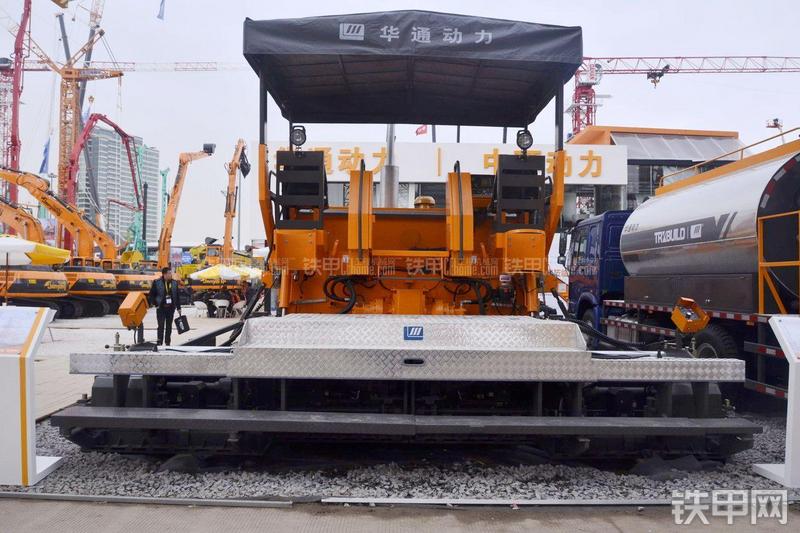 恒天九五SPSE90沥青摊铺机整机外观