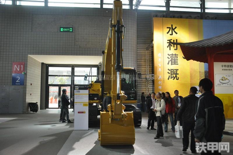 卡特彼勒318DL-2.9米标准斗杆挖掘机整机外观