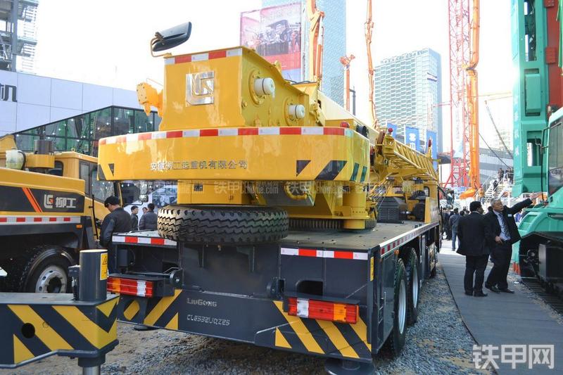 柳工TC250起重机局部