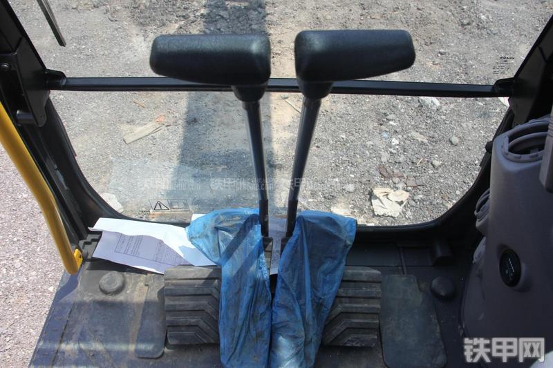 沃尔沃EC220D挖掘机局部