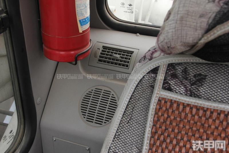 中联重科QY16H431起重机局部