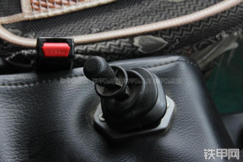 中联重科QY16H431起重机局部