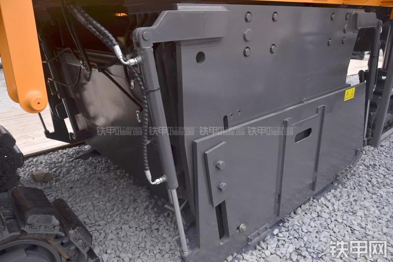 华通动力HM2100A铣刨机局部