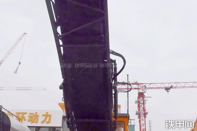 华通动力HM2100A铣刨机局部